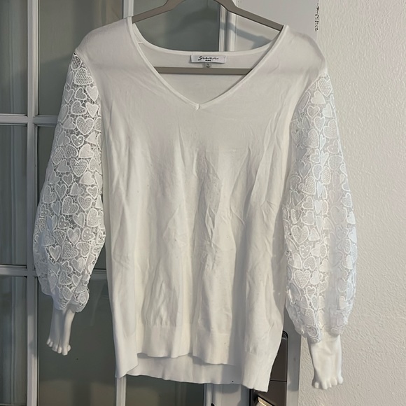 Milano Sweaters - White lace-sleeved sweater